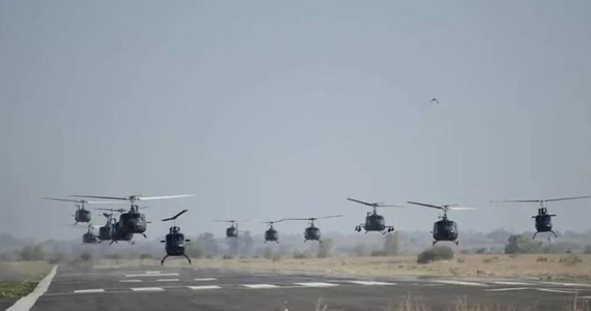 Un espectáculo visual: 14 helicópteros del Ejército Argentino sobrevolaron Yerba Buena