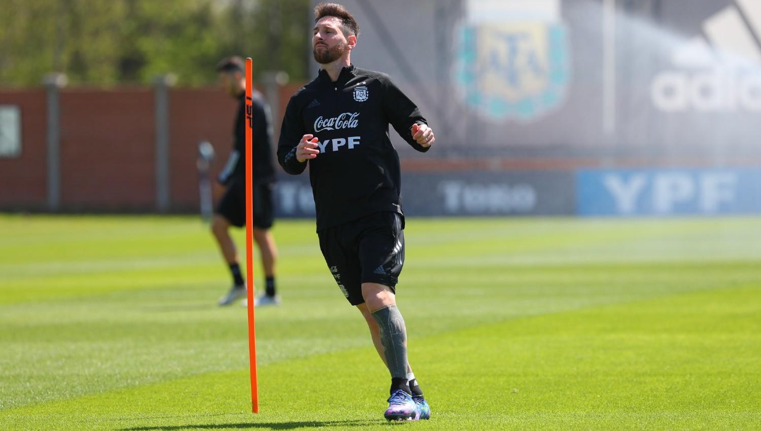 SIEMPRE ESTÁ. El capitán Lionel Messi volverá a conducir a la Selección Argentina.