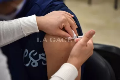 Tucumán: comenzó la vacunación contra la covid-19 para adolescentes de 14 años