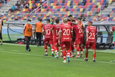 Huracán se aprovechó del mal momento de Central Córdoba en Santiago del Estero