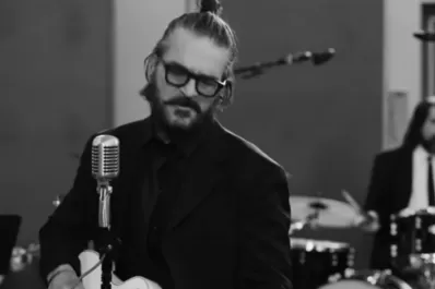 Ricardo Arjona lanzó el primer sencillo de su nuevo disco