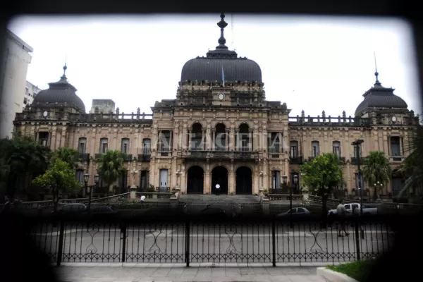 Recomposición salarial: El Gobierno comenzó a recibir a los gremios estatales de Tucumán