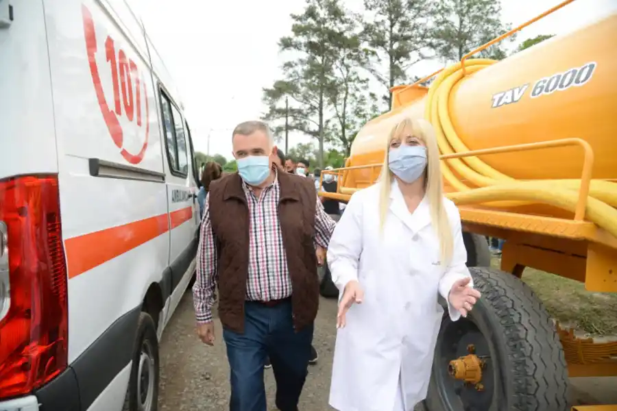 Osvaldo Jaldo visitó obras y entregó equipamientos en García Fernández
