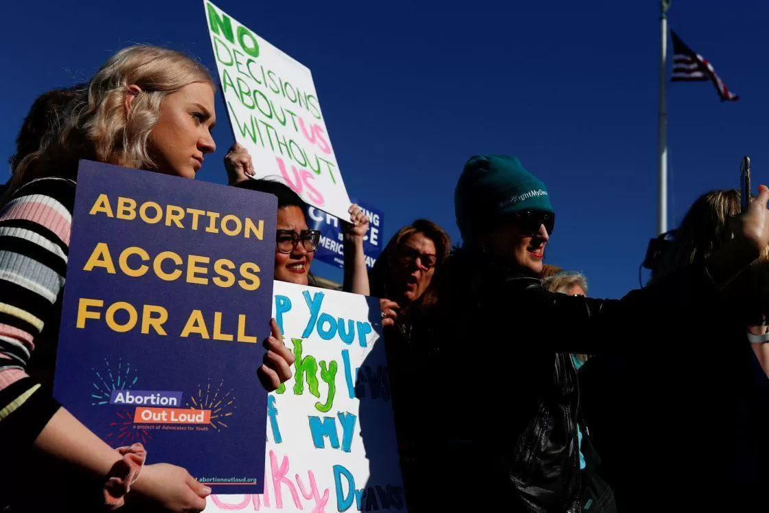 EEUU: un tribunal restableció la ley que limita el acceso al aborto en Texas