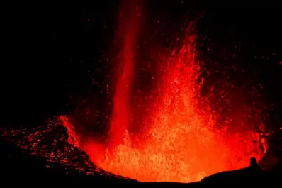 España: la lava del volcán pone en riesgo el espacio aéreo