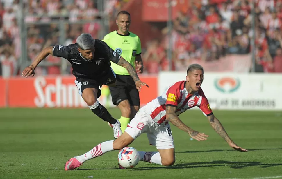 AGUARDAN SU RECUPERACIÓN. Sin “Tino” Costa (lesionado), De Muner considera clave la recuperación de Chaves, el futbolista encargado de generar juego en el medio. 