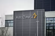 AstraZeneca anunció un fármaco que redujo al 67% los casos graves contra el coronavirus
