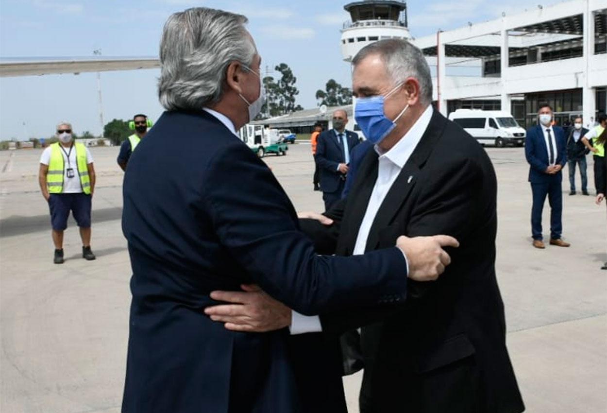El Presidente llegó a Tucumán para visitar emprendimientos y relanzar la campaña electoral