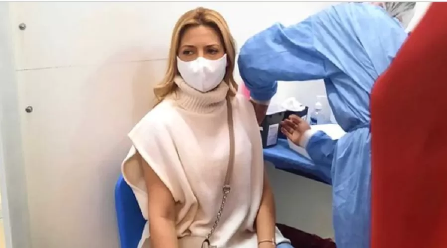 Fabiola Yañez recibió la vacuna contra la covid-19