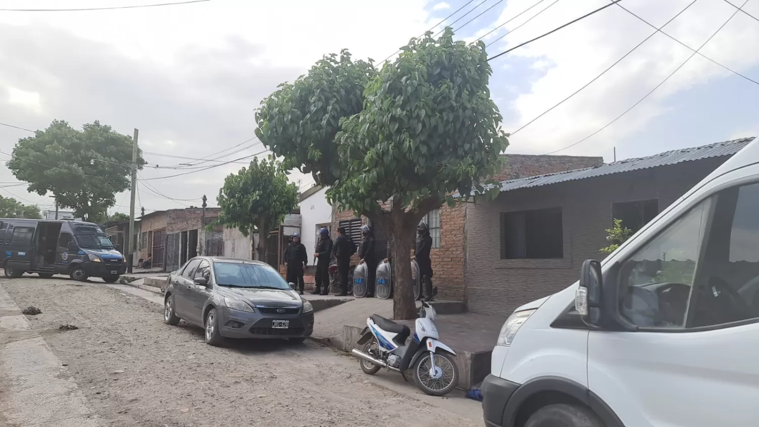 Operativo Anti-narco: allanan tres viviendas en Las Talitas