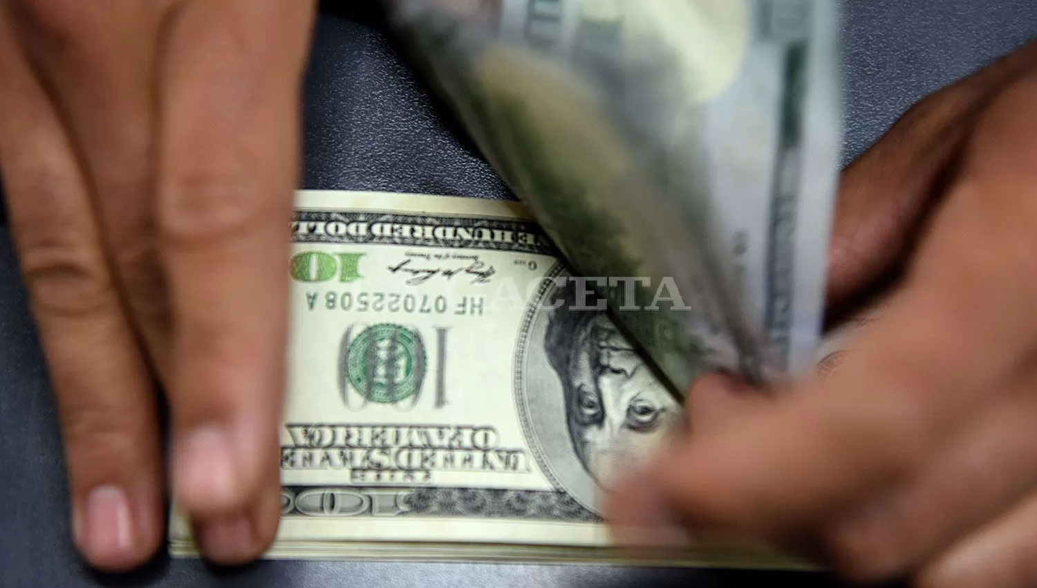 El dólar blue se negocia sin cambios en la City tucumana