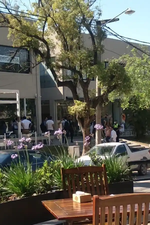 CONMOCIÓN EN LA CIUDAD JARDÍN. El hecho se registró en Avenida Aconquija y Chacho Peñaloza.
