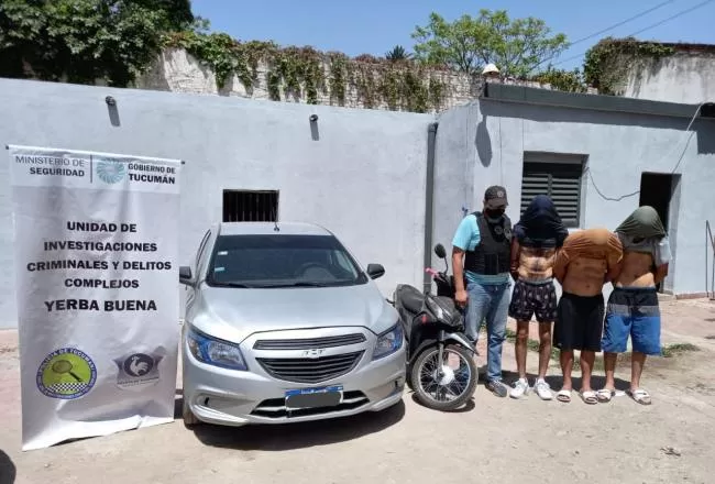 Yerba Buena: secuestran un auto, una moto y celulares de una banda criminal
