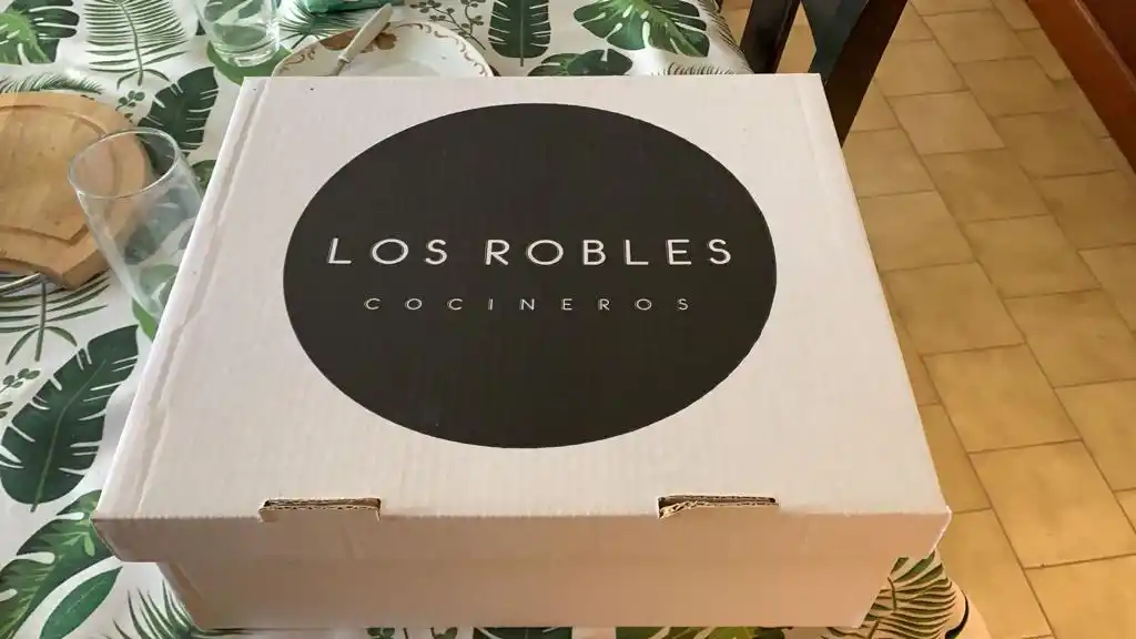 En plena campaña, la Municipalidad regala cajas con queso, dulce y vino por el Día de la Madre