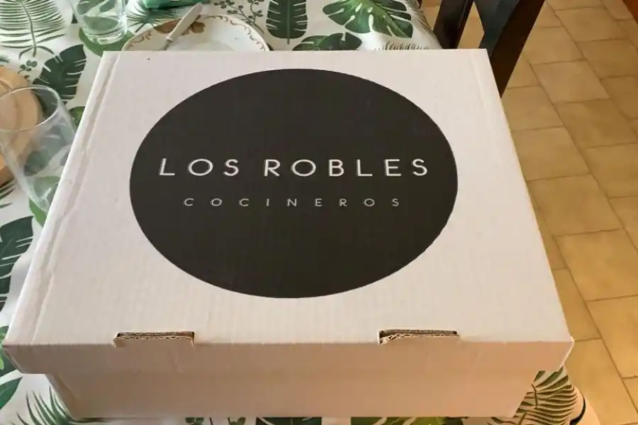 En plena campaña, la Municipalidad regala cajas con queso, dulce y vino por el Día de la Madre