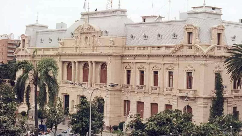 CENTENARIA. La Casa de Gobierno de Jujuy fue construida a principios del siglo XX. FOTO ARCHIVO