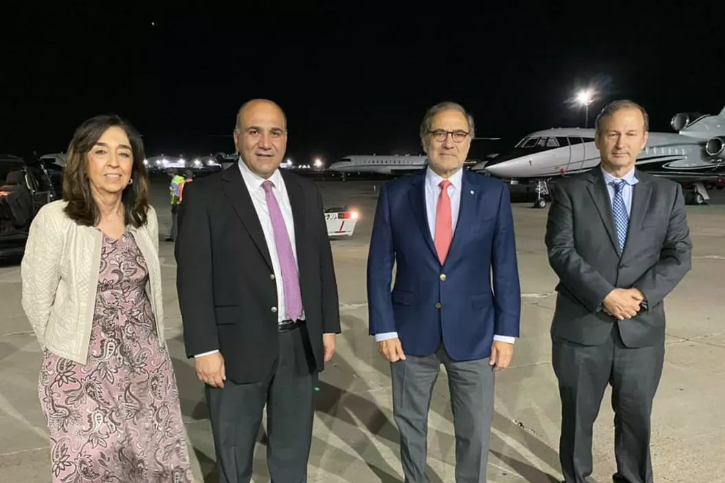 EN EEUU. Manzur, junto a los embajadores Jorge Argüello y María del Carmen Squeff y el cónsul Santiago Villalba. Foto: Twitter @JuanManzurOK