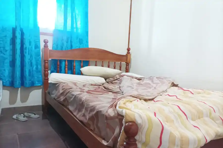 Aquí pasaba las noches Rejas. La Gaceta