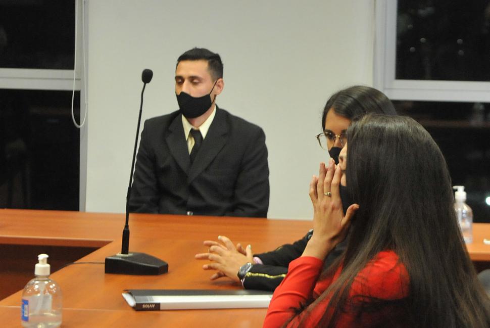 INAMOVIBLE. Roberto Rejas se mostró inexpresivo durante el juicio.