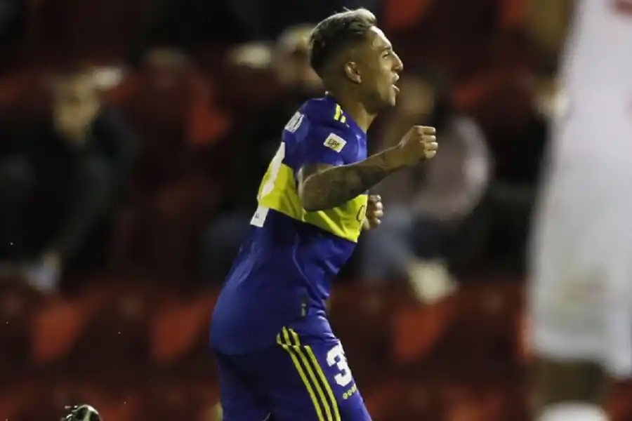 CUESTIONADO. Almendra festeja un gol; ahora, protagoniza un escándalo en Boca.