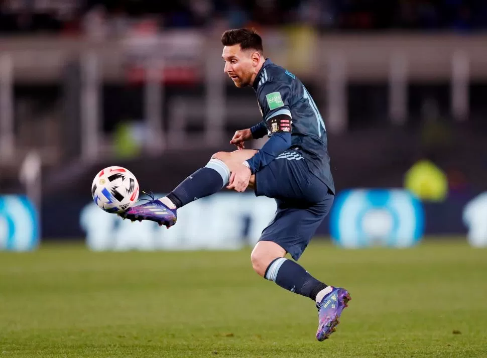 EL MEJOR, NO EL ÚNICO. Messi hoy vive su mejor momento en la Selección, pero no está solo. “Pulga” está respaldado por un equipo que sabe a lo que debe jugar. REUTERS