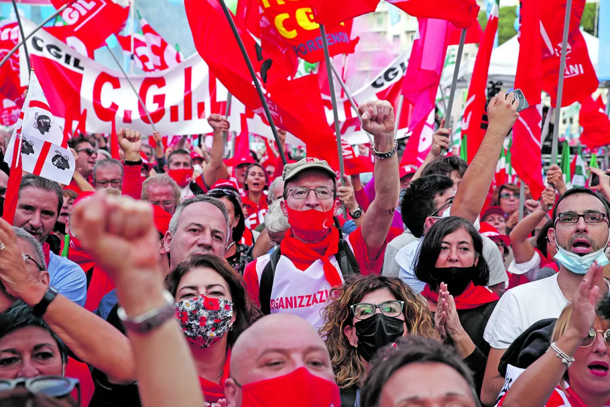 La marcha de los sindicatos: Italia se moviliza contra el fascismo