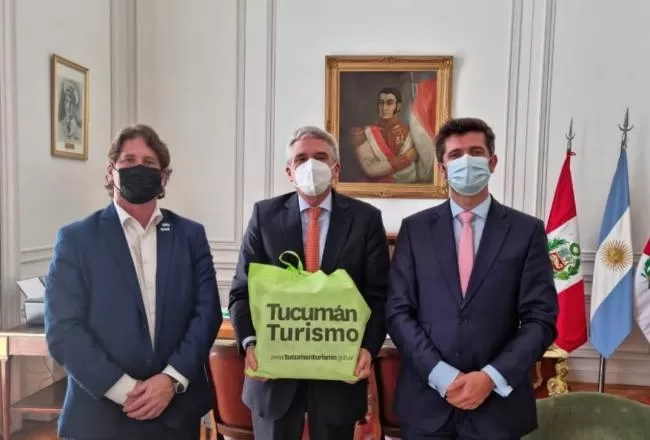 Avanza la iniciativa para retomar la conectividad aérea entre Tucumán y Perú