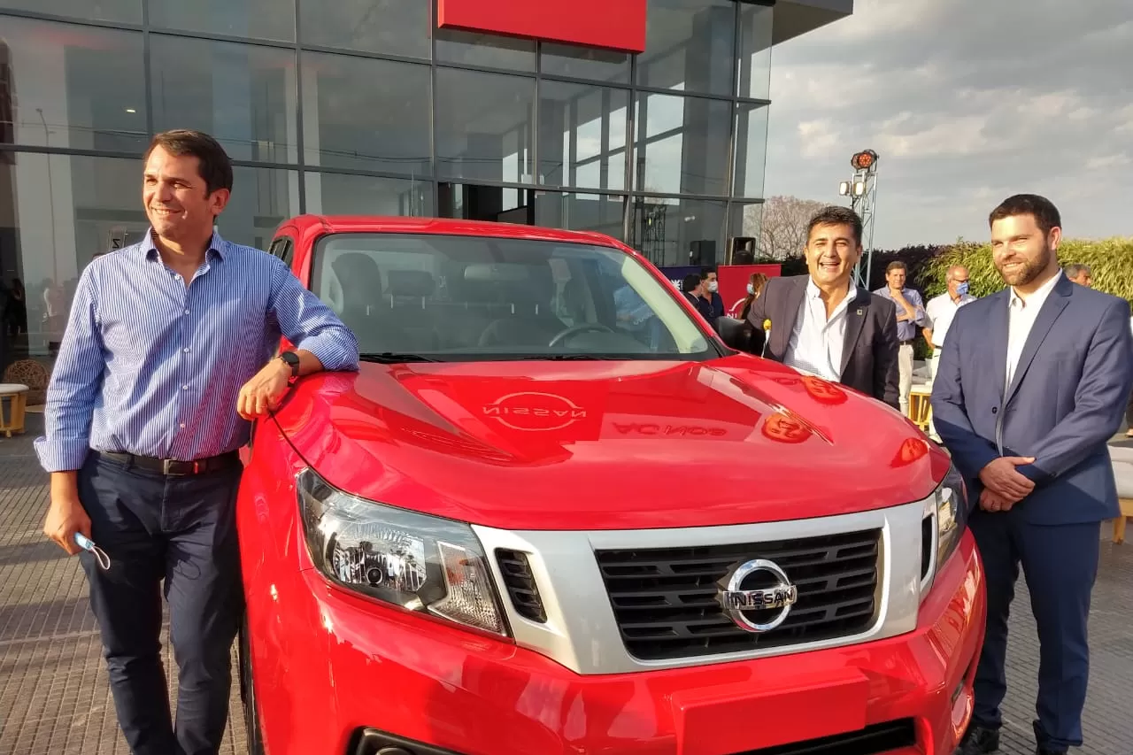 El concesionario oficial de Nissan en Tucumán donó una camioneta a la UTN