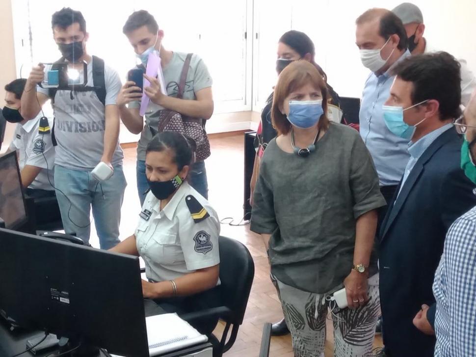 RECORRIDA. Bullrich visitó el Centro de Monitoreo de Concepción.