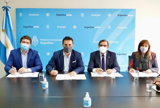 FIRMANTES. Las partes pusieron su rúbrica al convenio en Buenos Aires. Foto: Comunicación Pública