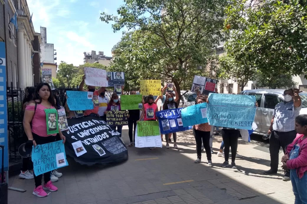 Protesta de los familiares de los ex policías condenados por el crimen de Facundo Ferreyra