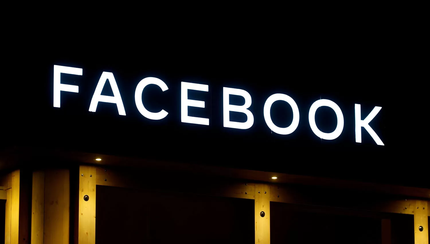 CREDIBILIDAD. Facebook sigue siendo la red social más popular del planeta pero su prestigio viene en caída.