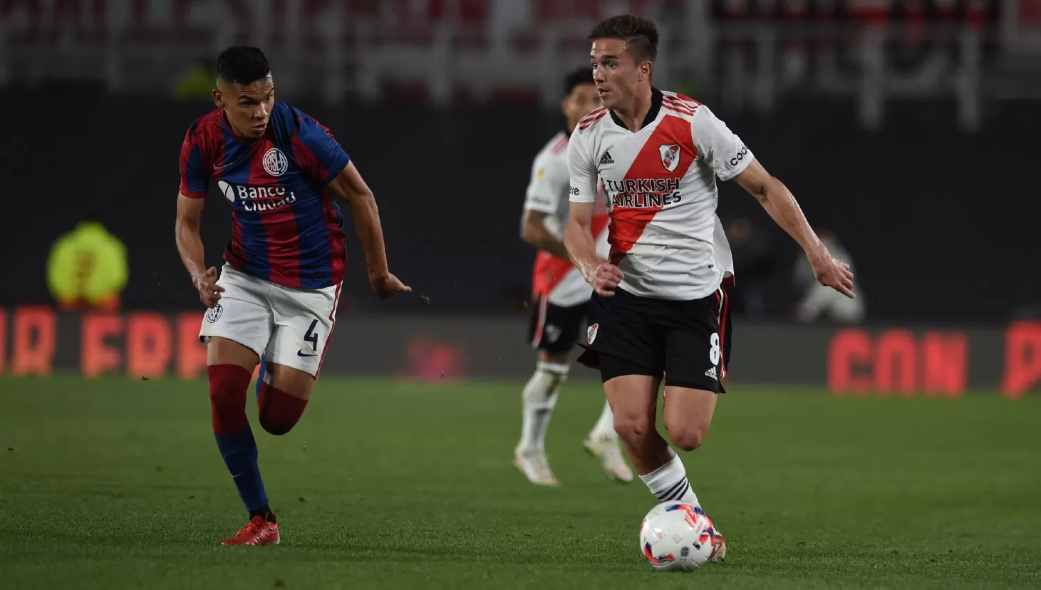 LA PUNTA. Palavecino es una de las armas de River, puntero, que defenderá su puesto en Córdoba, ante Talleres, su escolta.