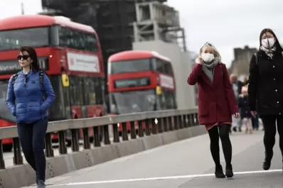 Inglaterra: piden medidas ante una nueva ola de covid, pero Boris Johnson dice “aun no”