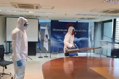 Así desinfectaban la Legislatura, luego de la polémica por el caso de Ricardo Bussi