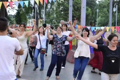 El grupo Tucumán Danza vuelve a la Plaza Alberdi con un rezabaile