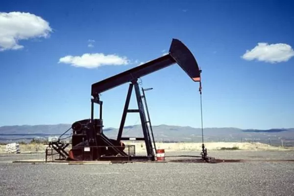 El petróleo cerró su novena semana en línea de alza