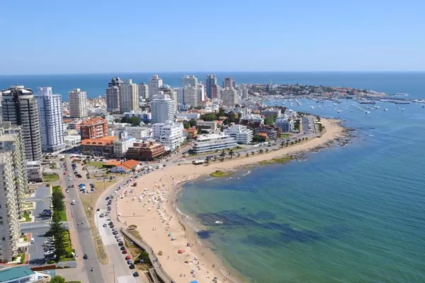 Por la baja de casos, Uruguay aceptará nuevamente a los turistas: Los requisitos