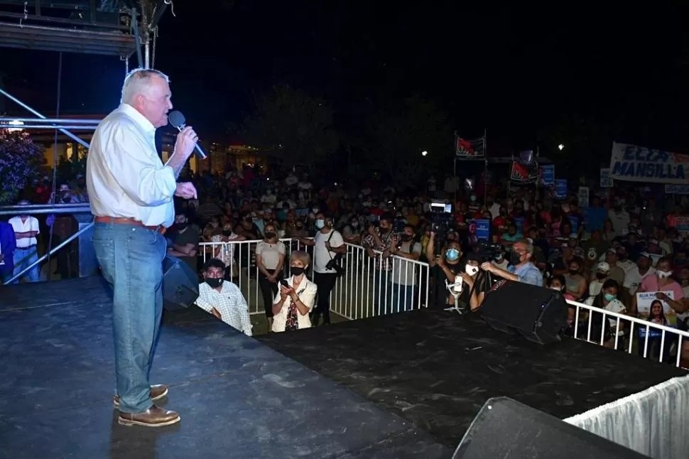  Osvaldo Jaldo se puso anoche al frente de la campaña. El vice a cargo del Ejecutivo encabezó un acto en Monte Bello junto con los candidatos del Frente de Todos.