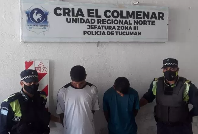 Detienen a dos jóvenes que asaltaron a punta de pistola en un colectivo . Foto Policía de Tucumán