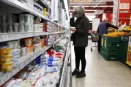 La canasta alimentaria aumentó casi 7% en junio y presiona la suba de los salarios