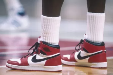 Subastaron por U$S 1,5 millón un par de zapatillas de Michael Jordan