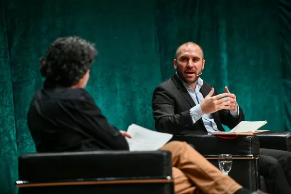 El ministro Guzmán afirmó que “no va a haber devaluación” en el país