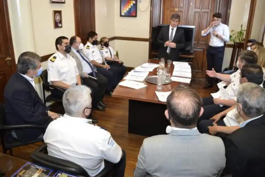 EN REUNIÓN. El ministro Maley encabezó el encuentro con autoridades y desarrolladores de las apps. Foto: Comunicación Pública