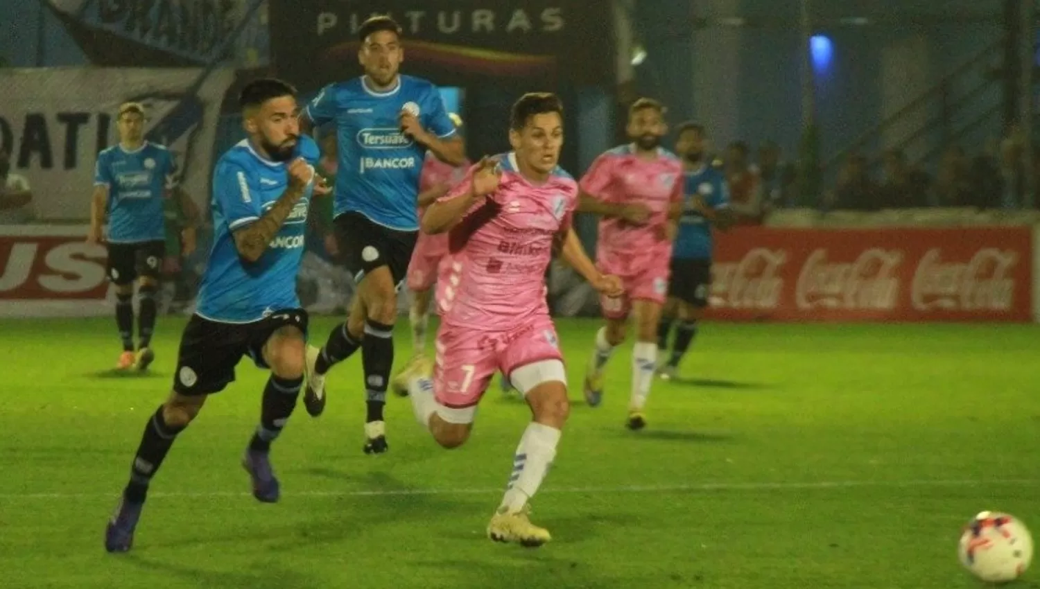 UN PIE AFUERA: Belgrano quedó al borde de la eliminación en la Priimera Nacional.