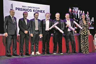 Alfombra roja y cien diplomas al mérito
