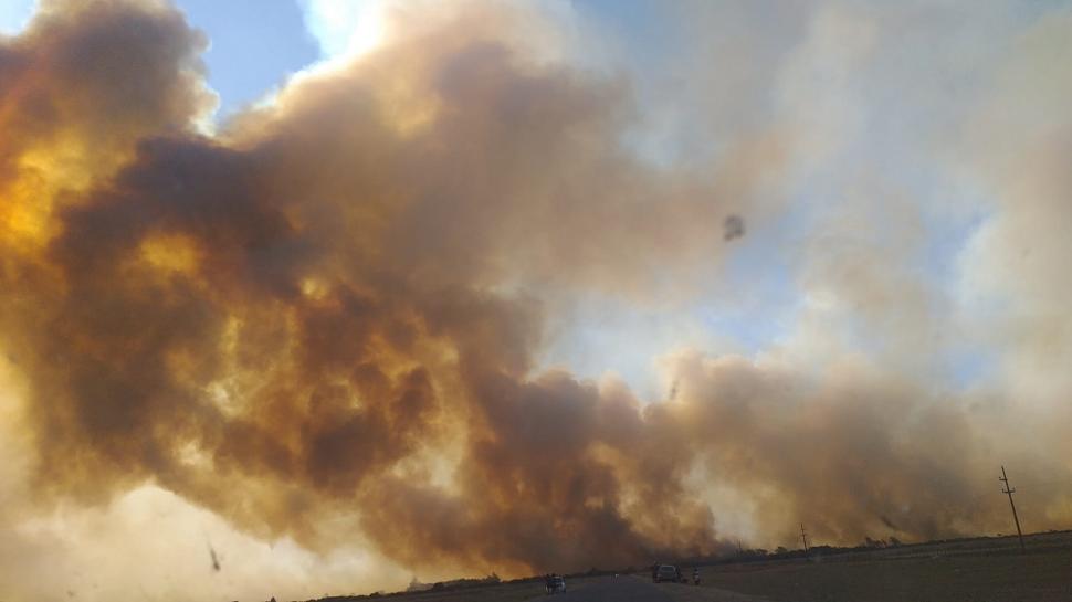 El fuego se propaga y el clima no ayuda