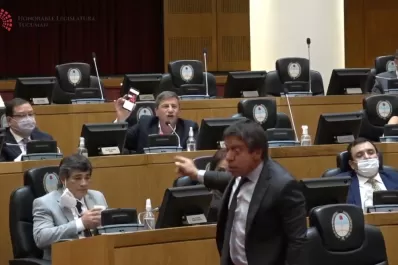 Bussi planteó una cuestión de privilegio contra Berarducci y se desató una polémica