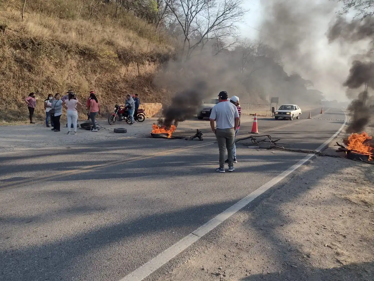 Corte de ruta en Raco.
