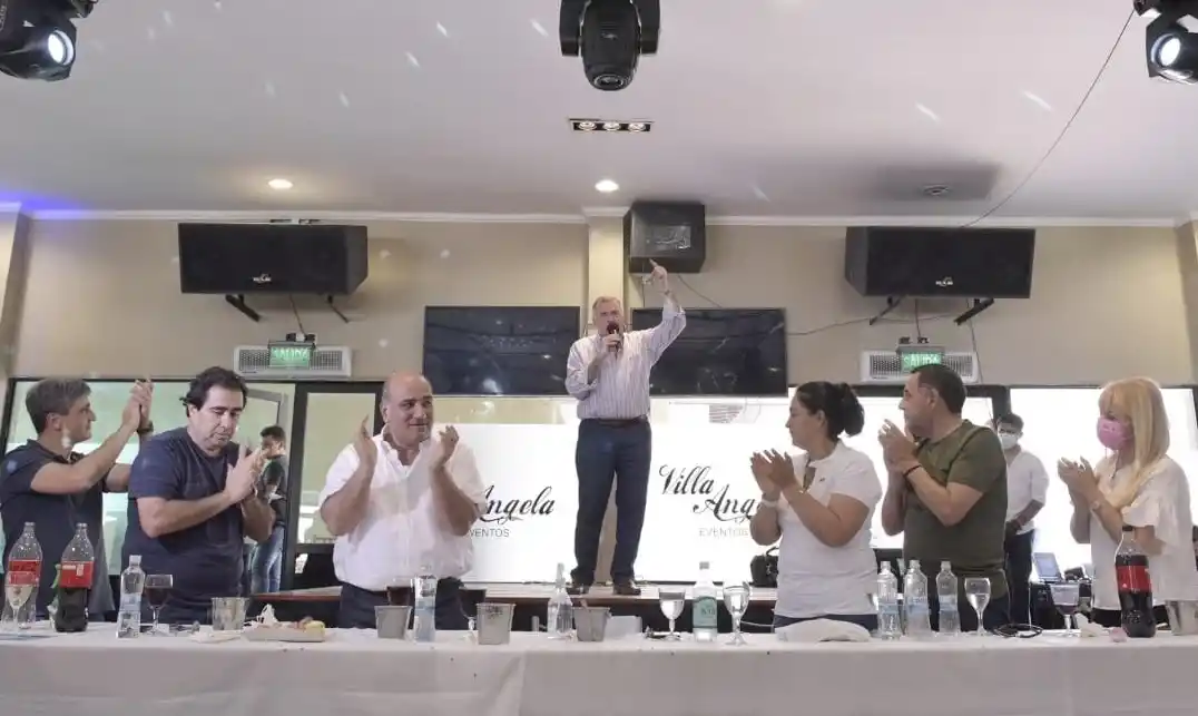 EN CAMPAÑA. Jaldo habla, ante dirigentes y candidatos del Frente de Todos. Foto: Prensa Gobernación